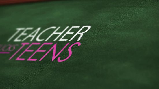Вместо внеклассных занятий студент трахнул грудастую преподавательницу